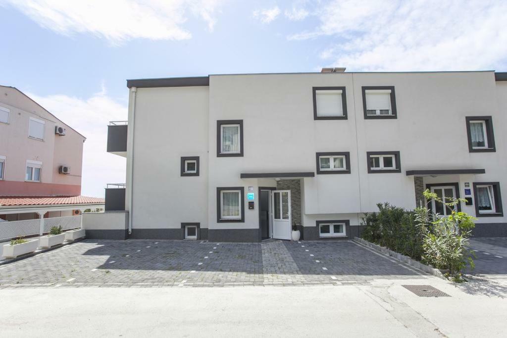 Apartman Tony Макарска Екстериор снимка