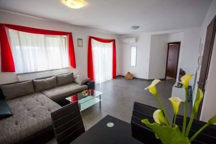 Apartman Tony Макарска Екстериор снимка